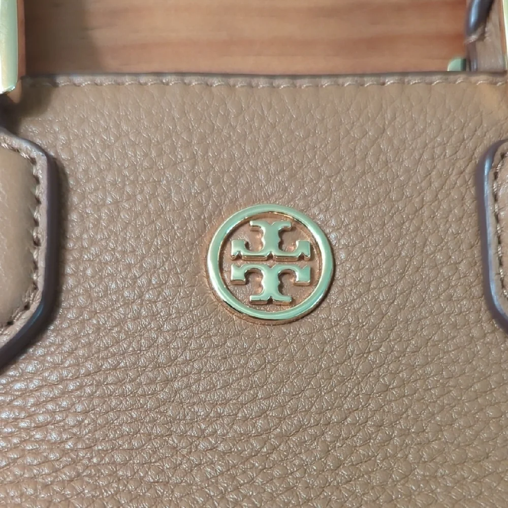 Tory Burch Robinson Pebbled Fold-Over Leather Messenger Bag - Picture 8 of 9